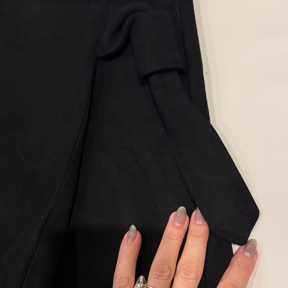 Black High-Waisted Skort v - Picture 3 of 6